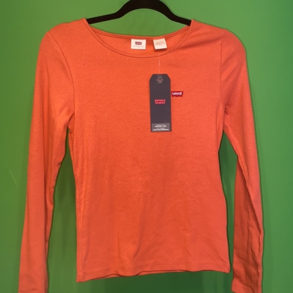 Levi's womens top size small brand new  with tags.​